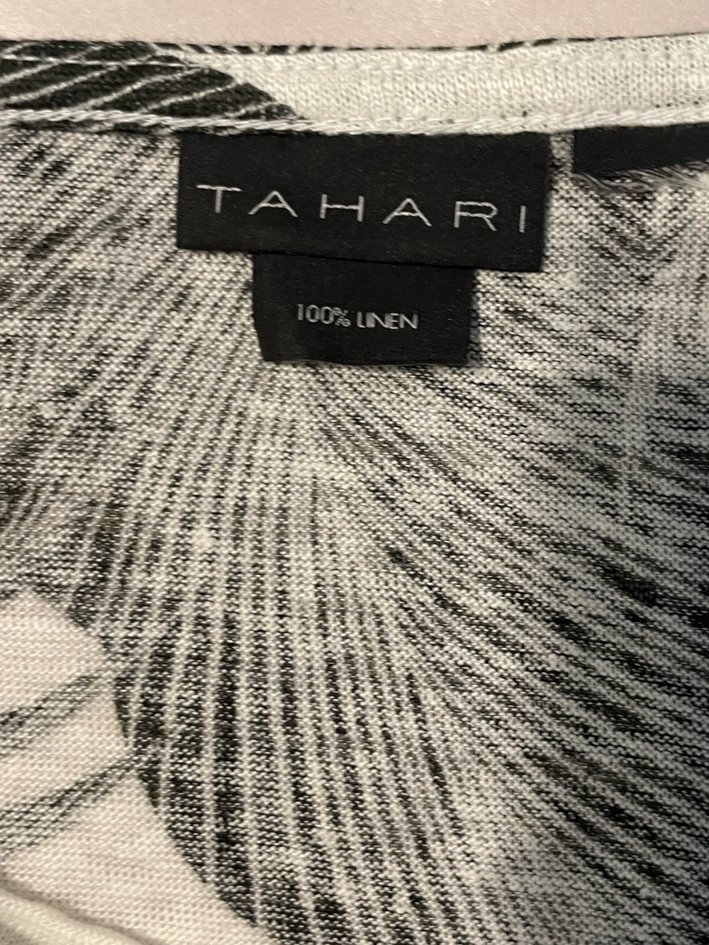 Tahari 100% Linen Tropical Leaf Print Cowl Neck Top Black White Relaxed Fit - Picture 7 of 7